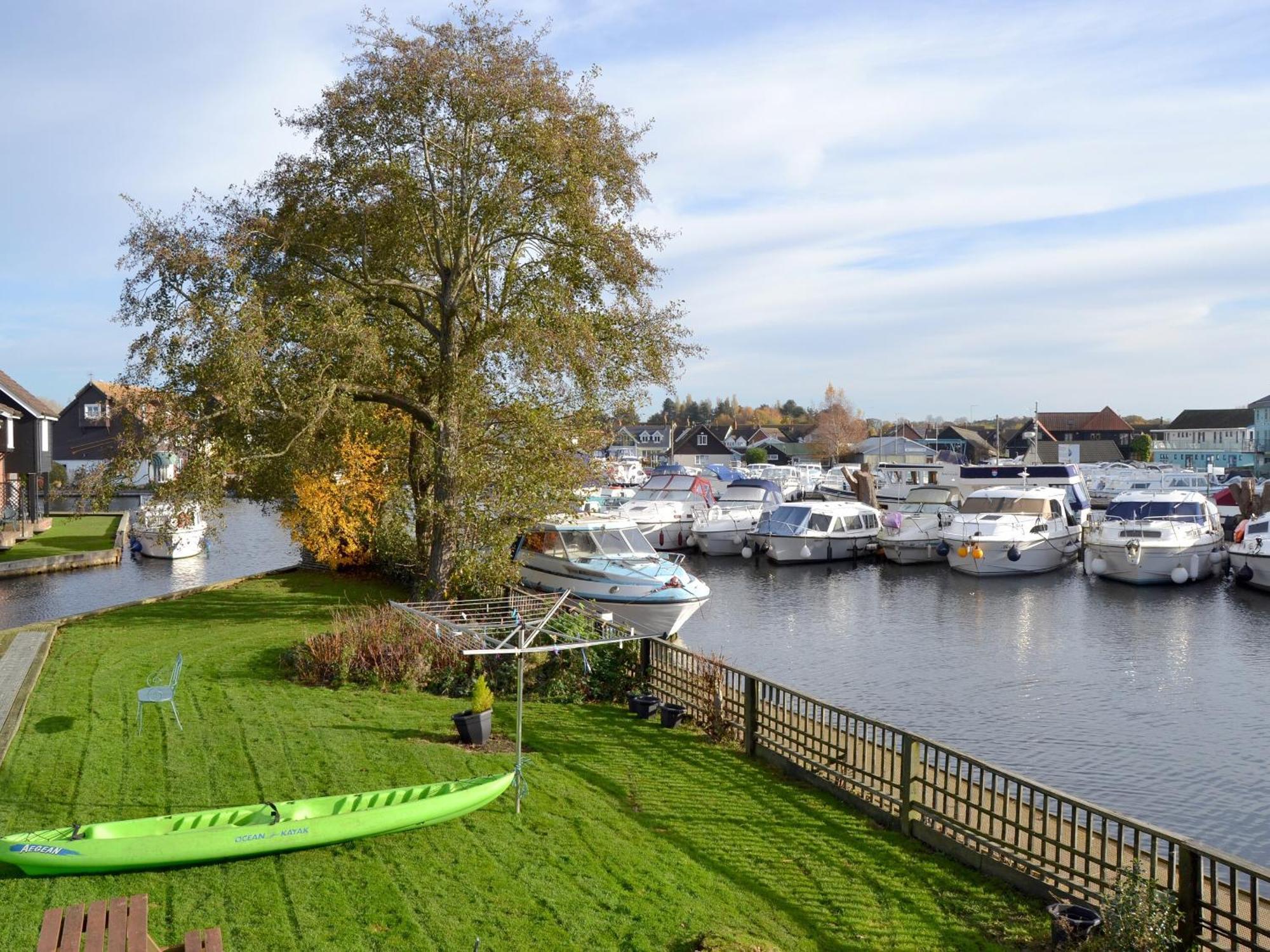 Davids Island Villa Wroxham Exterior photo
